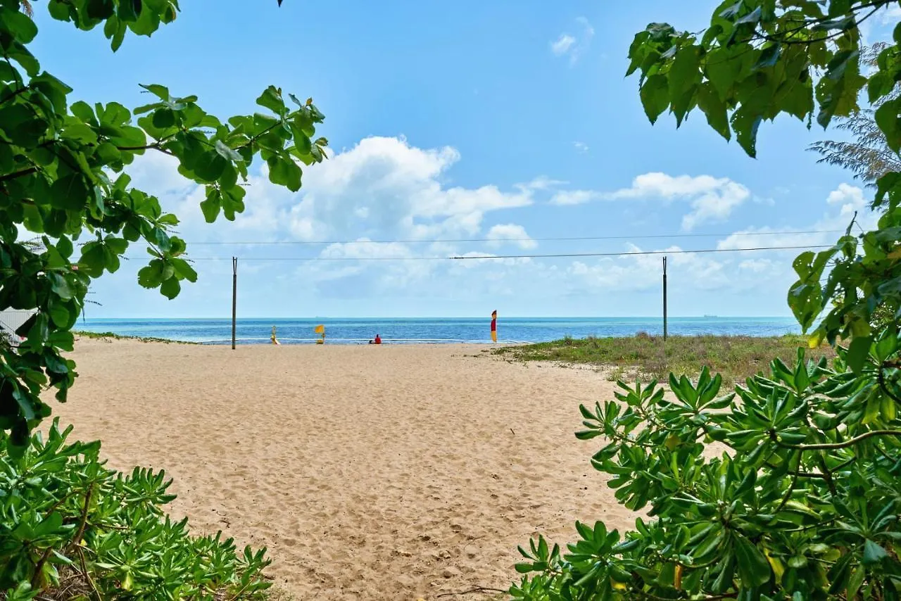 펜션 Oceansprey Beachfront Apartments 요키스넙