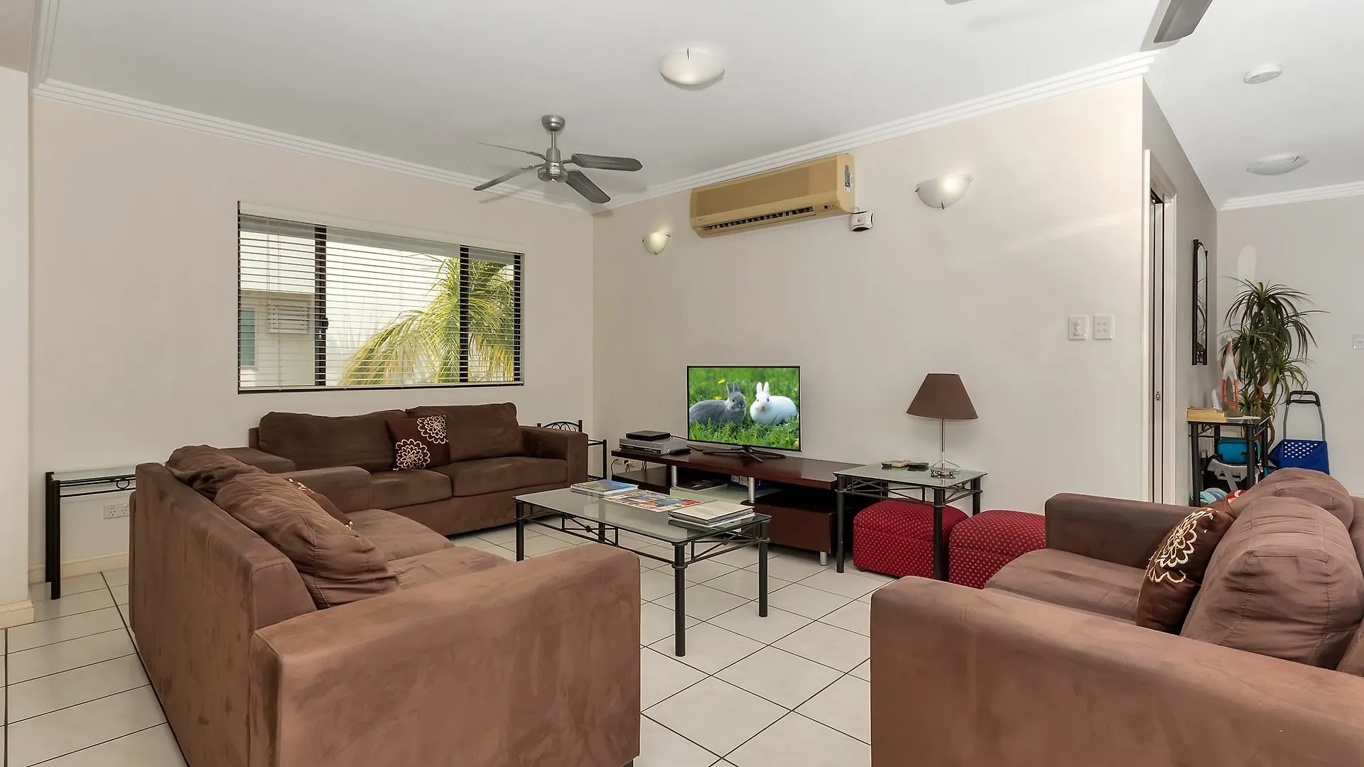 Oceansprey Beachfront Apartments 요키스넙 0*,